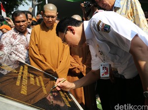 Hadiri Peringatan Waisak di Wihara Ekayana, Ahok Minta Warga Jaga Harmoni