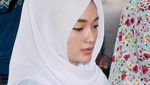 Zaskia Gotik Tampil Berkerudung Beri Santunan untuk Anak Yatim Piatu