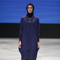 Vivi Zubedi Sulamn Voyage Indonesia Fashion Week 2016 at Jakarta Convention Center. Senayan. Jakarta. [Foto: Mohammad Abduh/Wolipop]