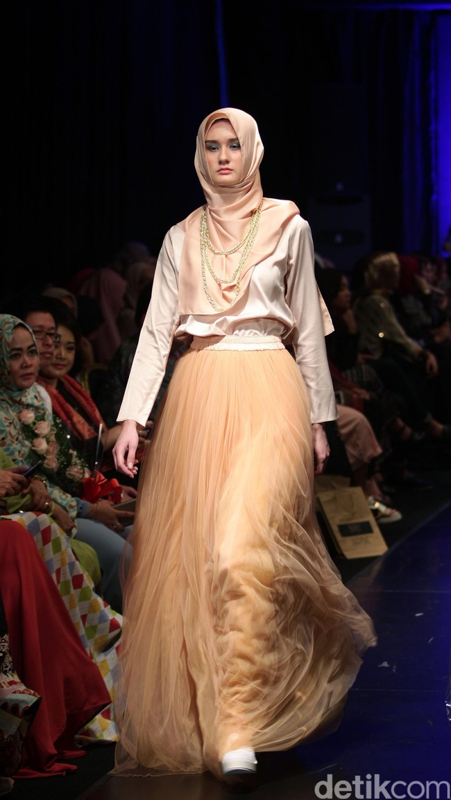 Meccanism by Zaskia Mecca, Indonesia Fashion Week 2016. at Jakarta Convention Center. Senayan. Jakarta. [Foto: Mohamamd Abduh/Wolipop]
