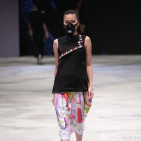 Neo Grafficity by Qurnila Harmas for Badan Ekonomi Kreatif. Indonesia Fashion Week 2016 at Jakarta Convention Center. Senayan. Jakarta. [Foto: Mohammad Abduh/Wolipop]