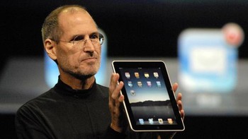 iPad. Saat diluncurkan 2010, Apple menerima berbagai kritikan. Tapi mereka kembali sukses membuat tren yang diikuti sejumlah vendor teknologi.  Foto: internet