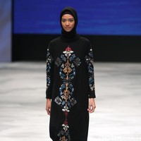 Vivi Zubedi Sulamn Voyage Indonesia Fashion Week 2016 at Jakarta Convention Center. Senayan. Jakarta. [Foto: Mohammad Abduh/Wolipop]