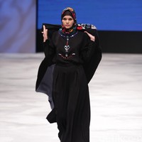 Vivi Zubedi Sulamn Voyage Indonesia Fashion Week 2016 at Jakarta Convention Center. Senayan. Jakarta. [Foto: Mohammad Abduh/Wolipop]