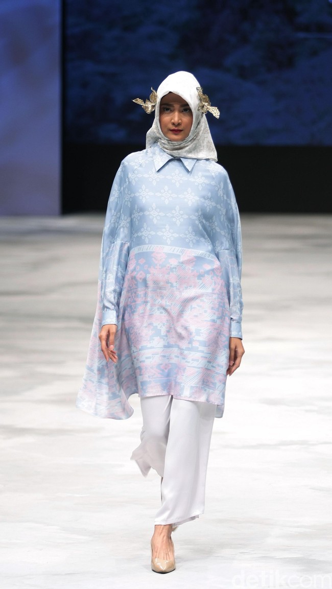 Ria Miranda Takana Indonesia Fashion Week 2016 at Jakarta Convention Center. Senayan. Jakarta. [Foto: Mohammad Abduh/Wolipop]