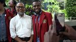 Ketika BW Selfie Bersama Mahasiswa