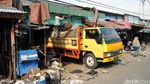 Pedagang Pasar Ikan Luar Batang Mulai Berkemas