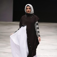 Zaskia Sungkar Hitam Poetih Indonesia Fashion Week 2016 at Jakarta Convention Center. Senayan. Jakarta. [Foto: Mohammad Abduh/Wolipop]