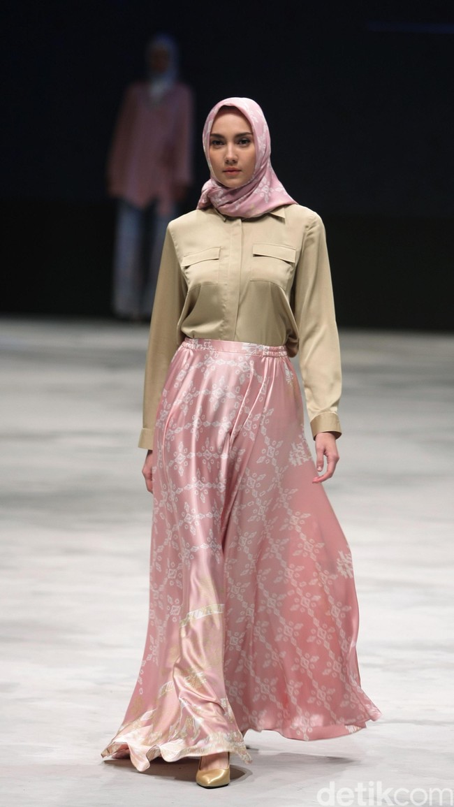 Ria Miranda Takana Indonesia Fashion Week 2016 at Jakarta Convention Center. Senayan. Jakarta. [Foto: Mohammad Abduh/Wolipop]