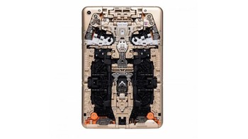 Ketika lapisan belakang dibuka, terdapat kerangka robot. Foto: internet