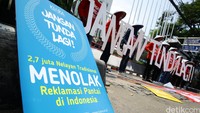 Massa nelayan ini mengaku berasal dari berbagai daerah dari Bitung, Tegal, sampai Jakarta.