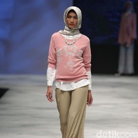 Ria Miranda Takana Indonesia Fashion Week 2016 at Jakarta Convention Center. Senayan. Jakarta. [Foto: Mohammad Abduh/Wolipop]