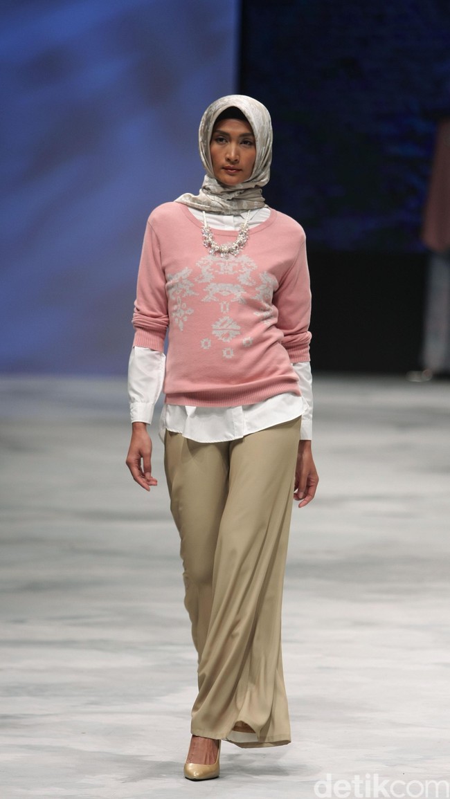 Ria Miranda Takana Indonesia Fashion Week 2016 at Jakarta Convention Center. Senayan. Jakarta. [Foto: Mohammad Abduh/Wolipop]