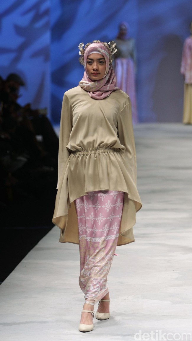 Ria Miranda Takana Indonesia Fashion Week 2016 at Jakarta Convention Center. Senayan. Jakarta. [Foto: Mohammad Abduh/Wolipop]
