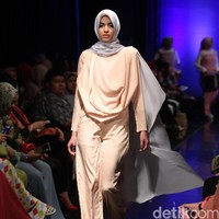 Meccanism by Zaskia Mecca, Indonesia Fashion Week 2016. at Jakarta Convention Center. Senayan. Jakarta. [Foto: Mohamamd Abduh/Wolipop]