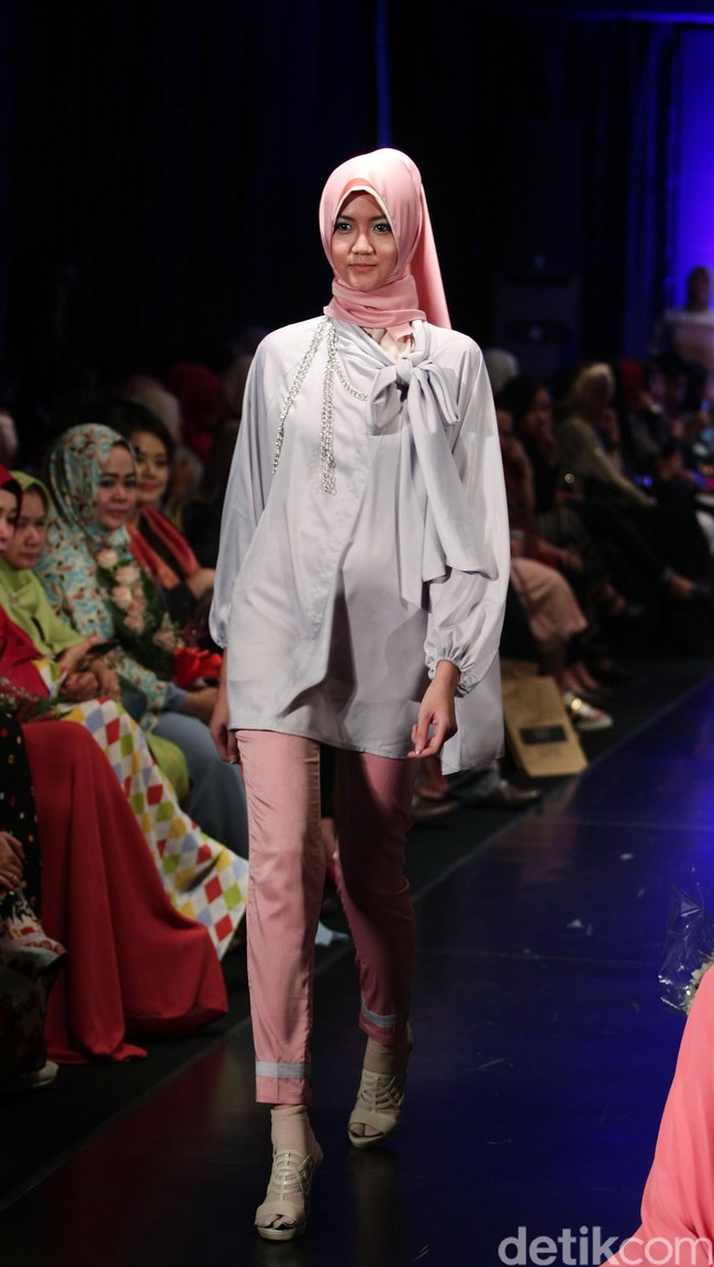 Meccanism by Zaskia Mecca, Indonesia Fashion Week 2016. at Jakarta Convention Center. Senayan. Jakarta. [Foto: Mohamamd Abduh/Wolipop]