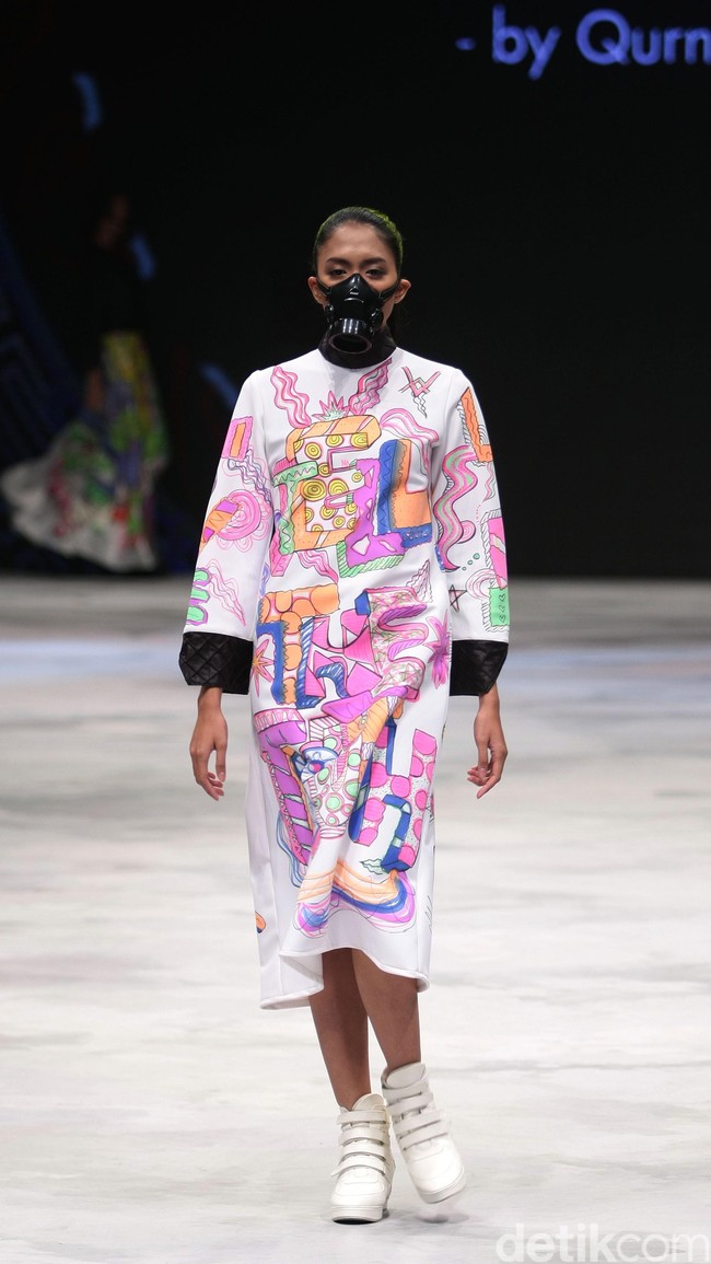 Neo Grafficity by Qurnila Harmas for Badan Ekonomi Kreatif. Indonesia Fashion Week 2016 at Jakarta Convention Center. Senayan. Jakarta. [Foto: Mohammad Abduh/Wolipop]