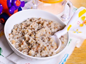 4 Mitos MPASI: Kenalkan Sayur Dulu Hingga Tunda Telur Sampai Anak 1 Tahun