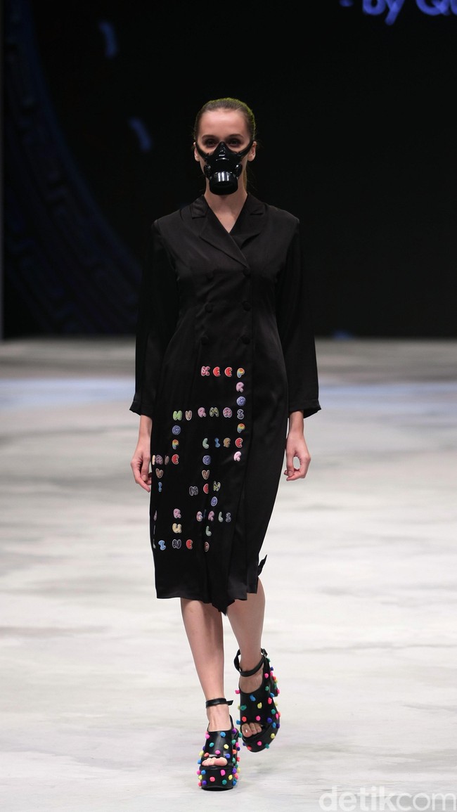 Neo Grafficity by Qurnila Harmas for Badan Ekonomi Kreatif. Indonesia Fashion Week 2016 at Jakarta Convention Center. Senayan. Jakarta. [Foto: Mohammad Abduh/Wolipop]