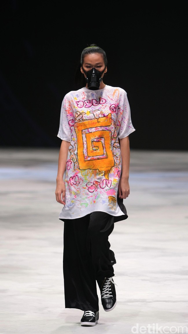 Neo Grafficity by Qurnila Harmas for Badan Ekonomi Kreatif. Indonesia Fashion Week 2016 at Jakarta Convention Center. Senayan. Jakarta. [Foto: Mohammad Abduh/Wolipop]