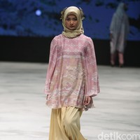 Ria Miranda Takana Indonesia Fashion Week 2016 at Jakarta Convention Center. Senayan. Jakarta. [Foto: Mohammad Abduh/Wolipop]