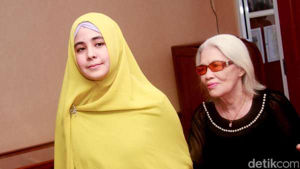 Risty Tagor Datangi KPAI Risty Tagor Datangi KPAI