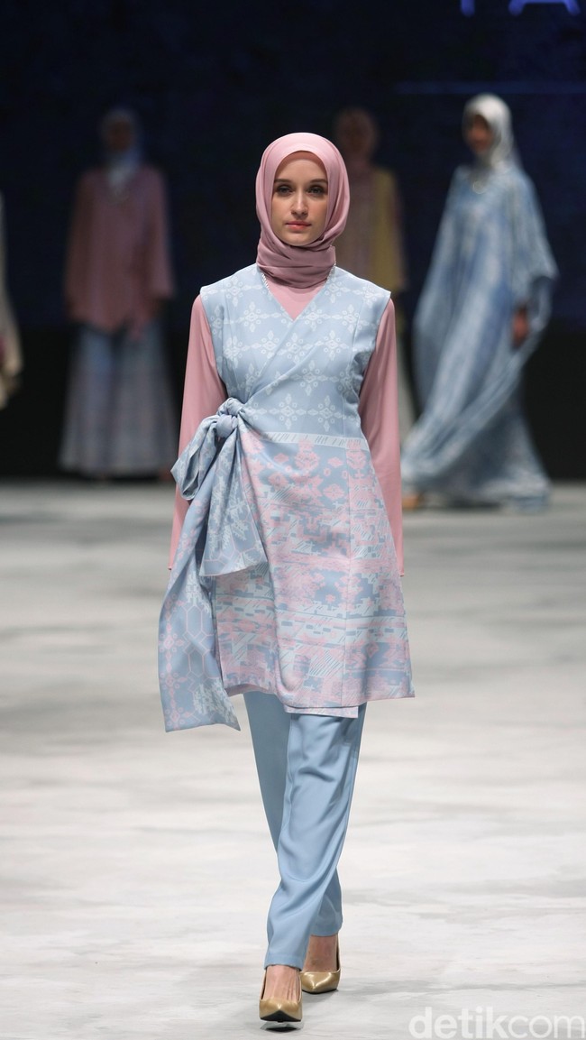 Ria Miranda Takana Indonesia Fashion Week 2016 at Jakarta Convention Center. Senayan. Jakarta. [Foto: Mohammad Abduh/Wolipop]