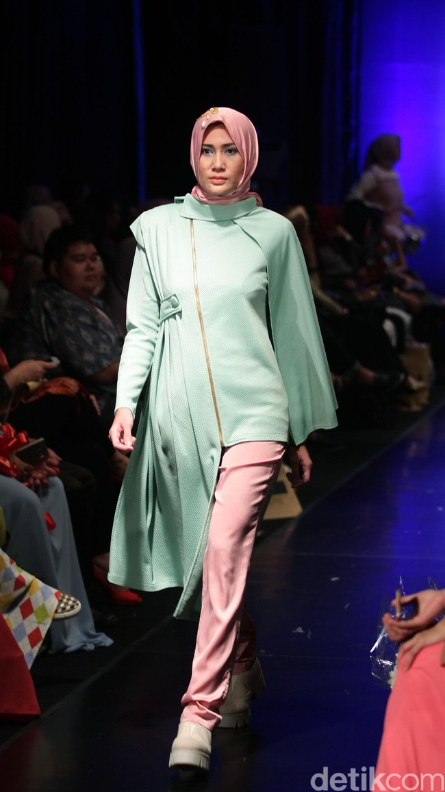 Meccanism by Zaskia Mecca, Indonesia Fashion Week 2016. at Jakarta Convention Center. Senayan. Jakarta. [Foto: Mohamamd Abduh/Wolipop]