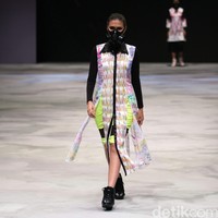 Neo Grafficity by Qurnila Harmas for Badan Ekonomi Kreatif. Indonesia Fashion Week 2016 at Jakarta Convention Center. Senayan. Jakarta. [Foto: Mohammad Abduh/Wolipop]
