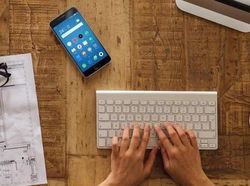 M3 Note Tampil Cantik Berbalut Metal