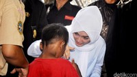 Ia mengaku bahagia dapat berkumpul dengan anak-anak yatim piatu. Pool/Ismail/detikFoto.