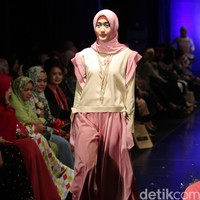 Meccanism by Zaskia Mecca, Indonesia Fashion Week 2016. at Jakarta Convention Center. Senayan. Jakarta. [Foto: Mohamamd Abduh/Wolipop]