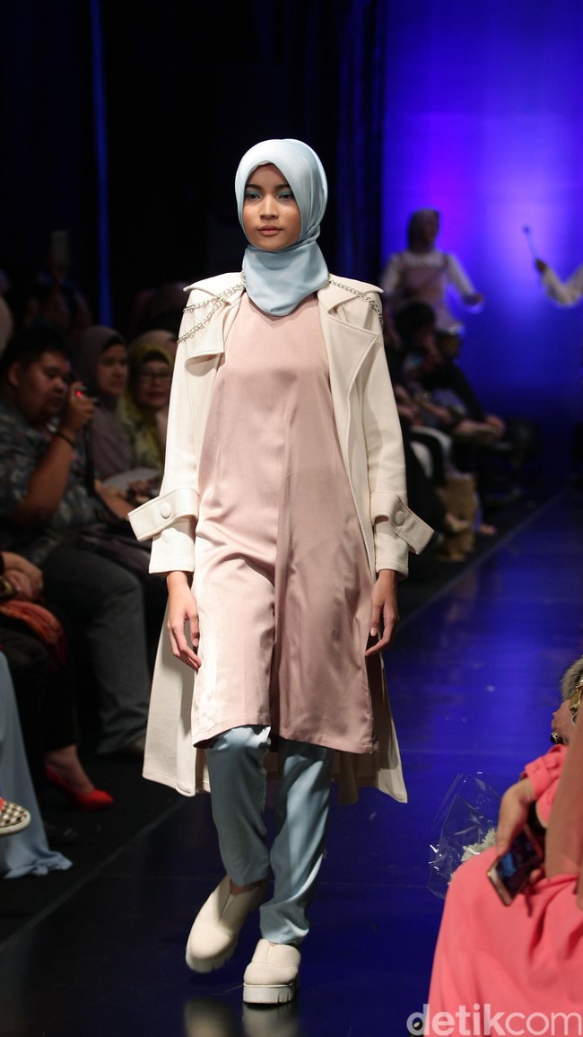 Meccanism by Zaskia Mecca, Indonesia Fashion Week 2016. at Jakarta Convention Center. Senayan. Jakarta. [Foto: Mohamamd Abduh/Wolipop]