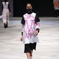 Neo Grafficity by Qurnila Harmas for Badan Ekonomi Kreatif. Indonesia Fashion Week 2016 at Jakarta Convention Center. Senayan. Jakarta. [Foto: Mohammad Abduh/Wolipop]