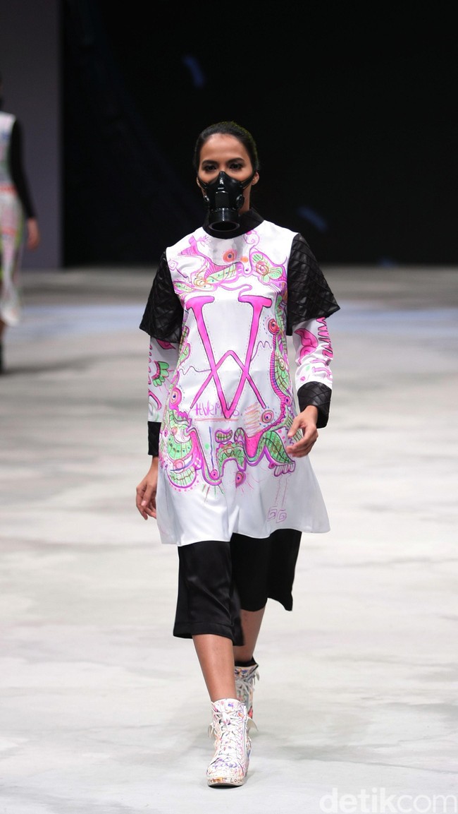 Neo Grafficity by Qurnila Harmas for Badan Ekonomi Kreatif. Indonesia Fashion Week 2016 at Jakarta Convention Center. Senayan. Jakarta. [Foto: Mohammad Abduh/Wolipop]