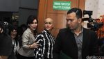 Tak Mewek Lagi, Jupe Tersenyum di Sidang Cerai