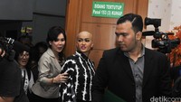 Setibanya di pengadilan, ia langsung memasuki Ruang Panitera Muda Umum. Pool/Noel/detikFoto.