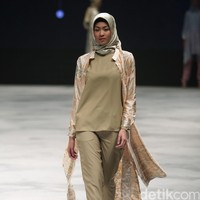 Ria Miranda Takana Indonesia Fashion Week 2016 at Jakarta Convention Center. Senayan. Jakarta. [Foto: Mohammad Abduh/Wolipop]