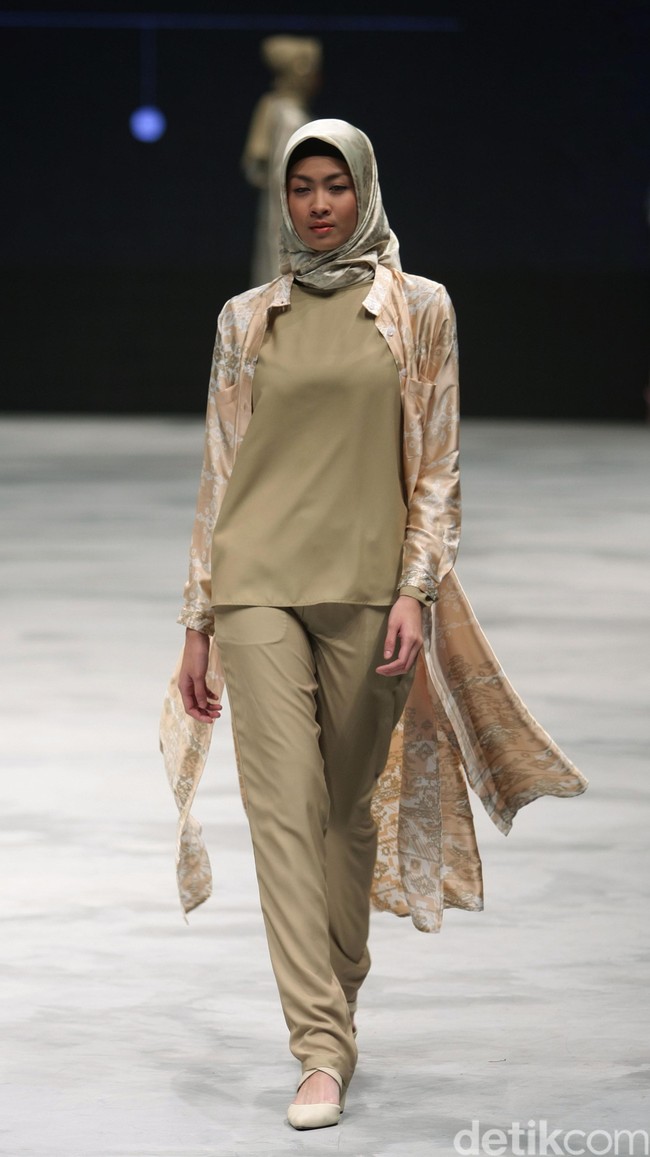 Ria Miranda Takana Indonesia Fashion Week 2016 at Jakarta Convention Center. Senayan. Jakarta. [Foto: Mohammad Abduh/Wolipop]