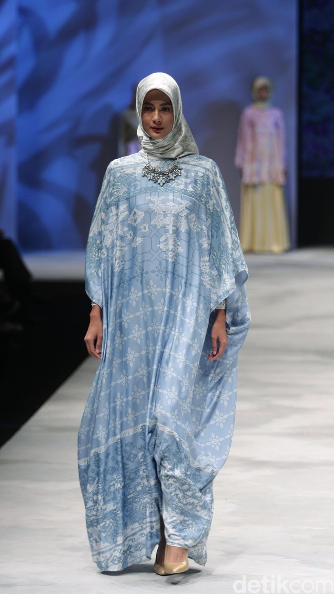 Ria Miranda Takana Indonesia Fashion Week 2016 at Jakarta Convention Center. Senayan. Jakarta. [Foto: Mohammad Abduh/Wolipop]