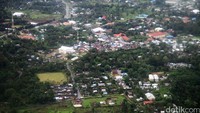 Manokwari, alam yang masih asli dengan kekayaan darat, laut, sejarah dan seni budaya menjadikan Manokwari sebagai salah satu daerah tujuan wisata.
