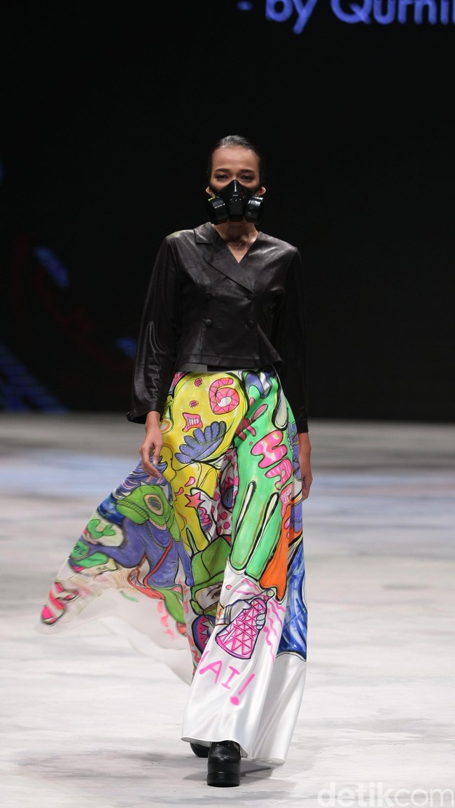 Neo Grafficity by Qurnila Harmas for Badan Ekonomi Kreatif. Indonesia Fashion Week 2016 at Jakarta Convention Center. Senayan. Jakarta. [Foto: Mohammad Abduh/Wolipop]