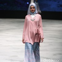 Ria Miranda Takana Indonesia Fashion Week 2016 at Jakarta Convention Center. Senayan. Jakarta. [Foto: Mohammad Abduh/Wolipop]