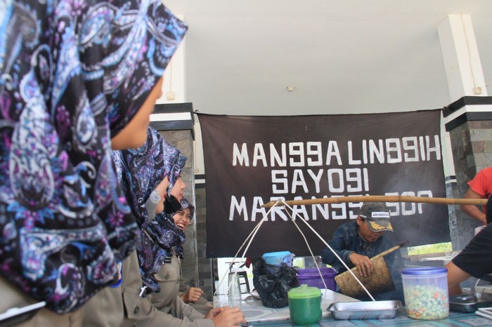 Hari Pertama Penataan Pasar Maranggi, Pengunjung Ditraktir Bupati Dedi