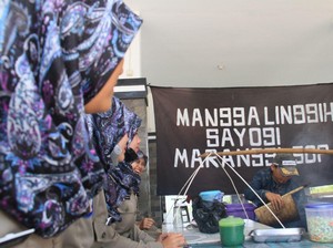 Hari Pertama Penataan Pasar Maranggi, Pengunjung Ditraktir Bupati Dedi