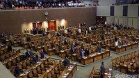 DPR membuka masa persidangan setelah reses selama sekitar 3 minggu. Sebanyak 200-an anggota DPR tidak mengikuti sidang paripurna pembukaan masa sidang.