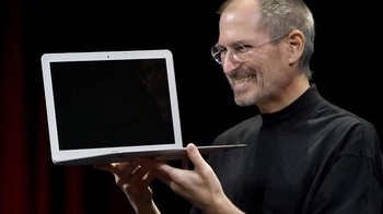 MacBook Air. Salah satu revolusi desain dari Apple pada 2008. Notebook dibuat tipis, ringan dan terlihat mewah.  Foto: internet