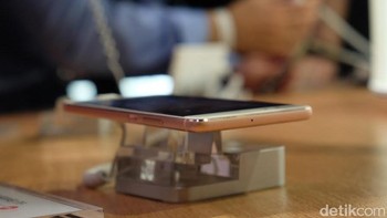 P9 menggunakan prosesor Kirin 955 octa core 64 bit berbasis ARM yang terdiri dari empat core A72 dan 4 core A53. RAM-nya 3 GB dengan storage 32 GB yang bisa diekspansi menggunakan microSD. Foto: detikcom/Ardhi Suryadhi