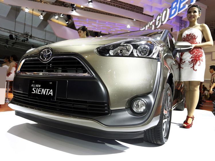 Toyota Luncurkan MPV Sienta di IIMS 2016
