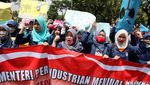Unjuk Rasa Tolak Roadmap Tembakau 2020